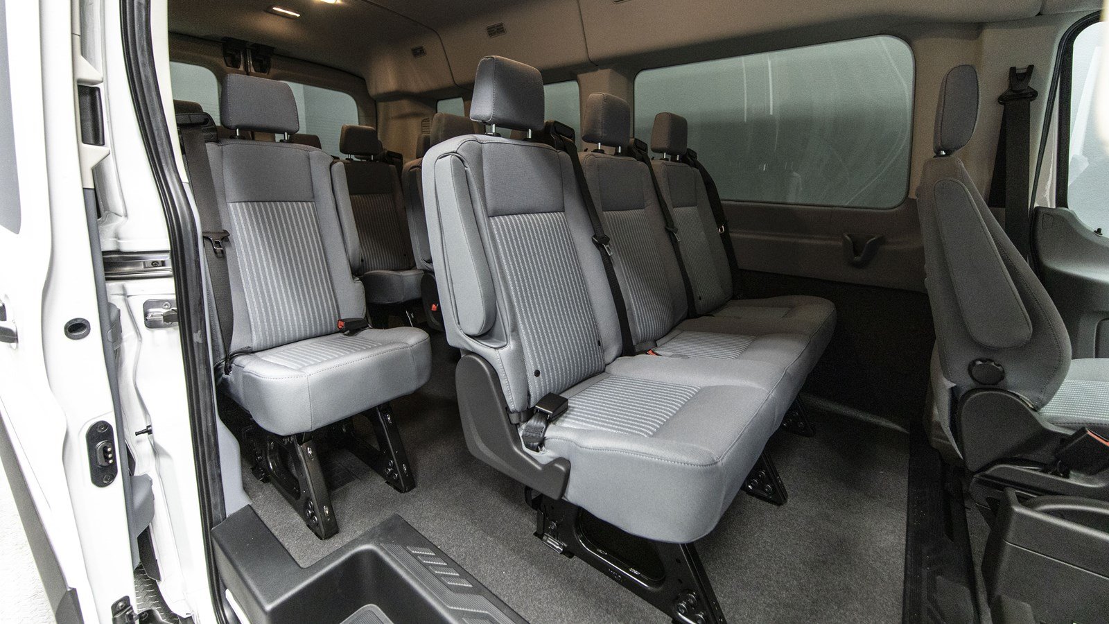 ford transit wagon 15 passenger budget rental