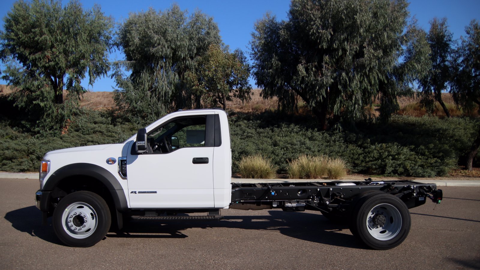 New 2020 Ford Super Duty F-550 DRW XL Regular Cab Chassis-Cab in Buena